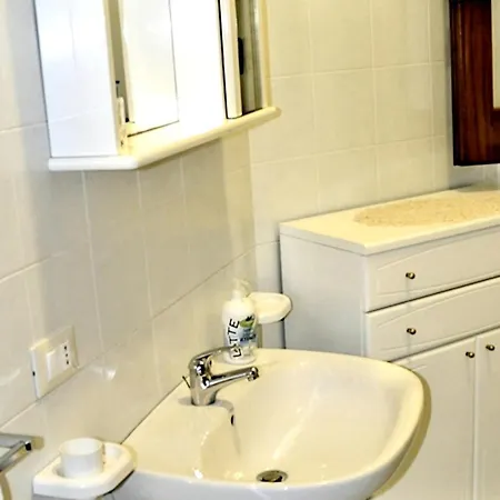 Appartamento 2 Bedrooms With Furnished Balcony And Wifi At