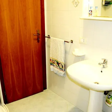 2 Bedrooms With Furnished Balcony And Wifi At Appartamento *