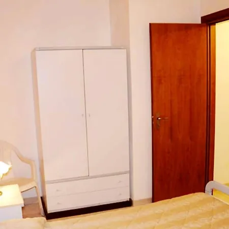 Appartamento 2 Bedrooms With Furnished Balcony And Wifi At